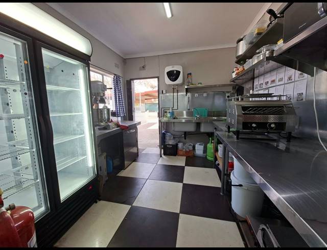 250M² RESTAURANT FOR SALE IN THREE RIVERS